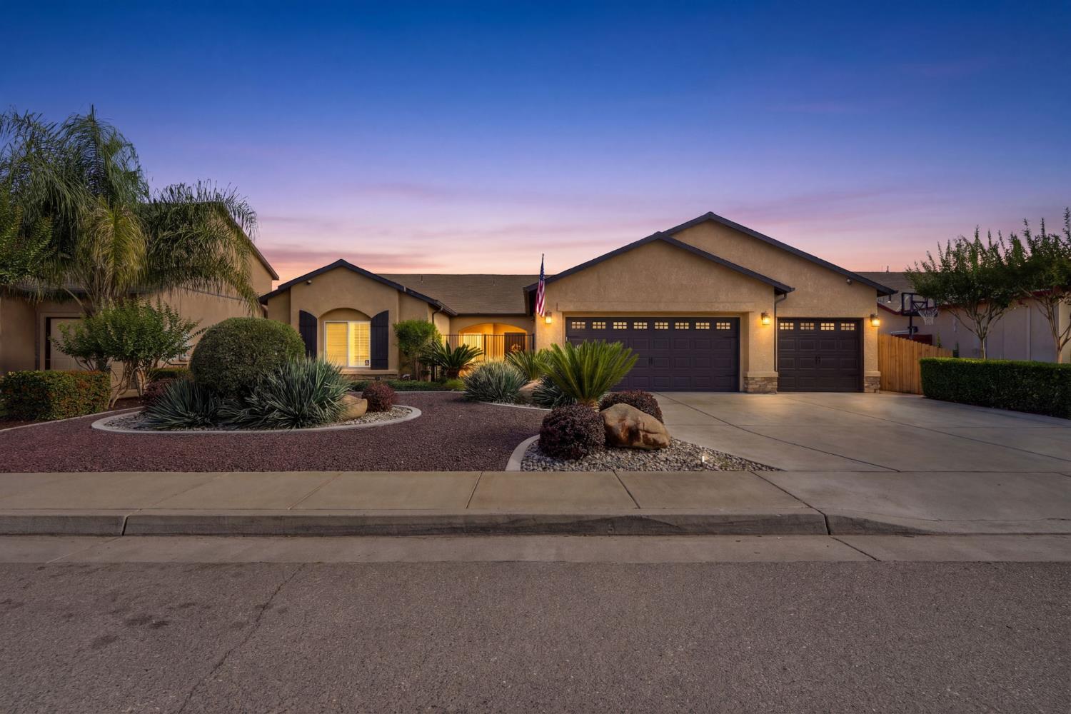 626 W Lake St, Kingsburg, CA 93631