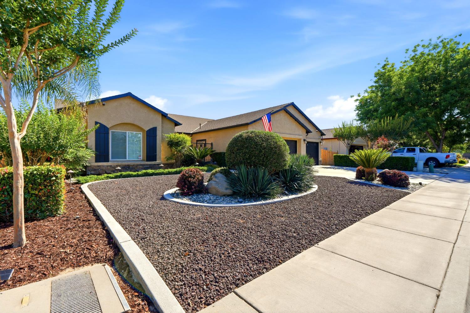 626 W Lake St, Kingsburg, CA 93631
