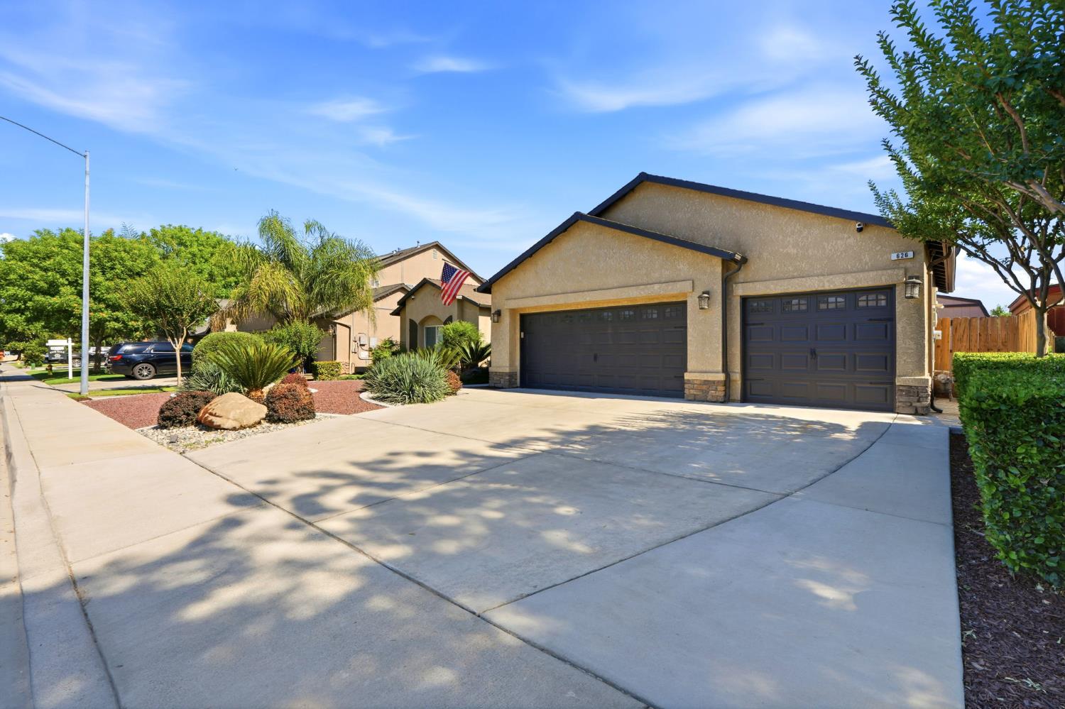 626 W Lake St, Kingsburg, CA 93631