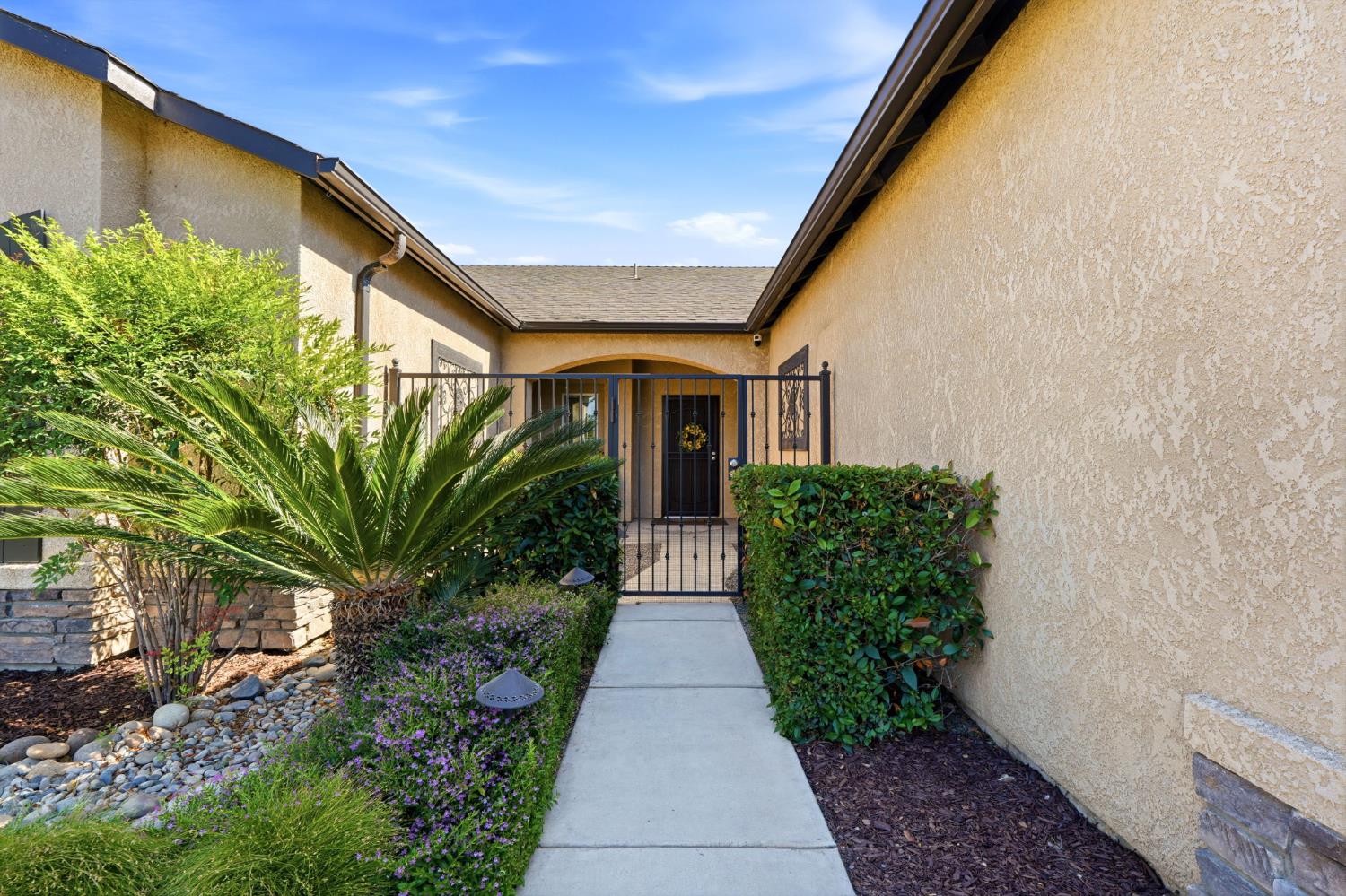 626 W Lake St, Kingsburg, CA 93631