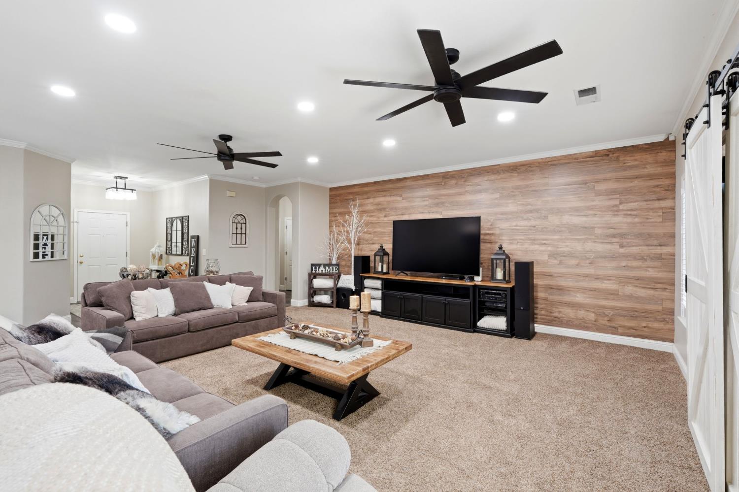 626 W Lake St, Kingsburg, CA 93631