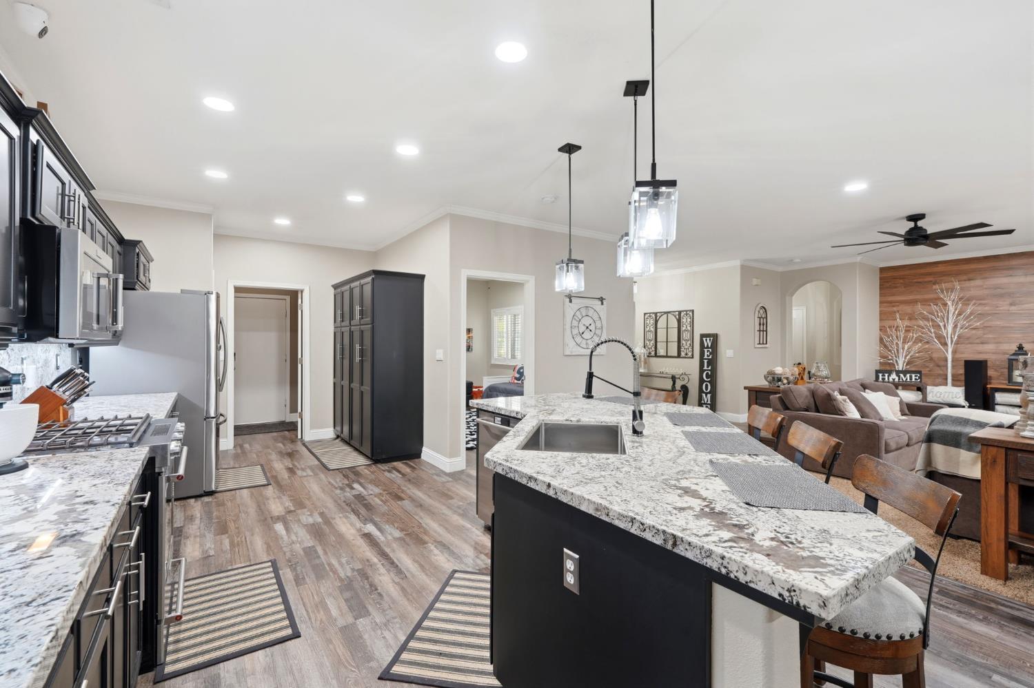 626 W Lake St, Kingsburg, CA 93631
