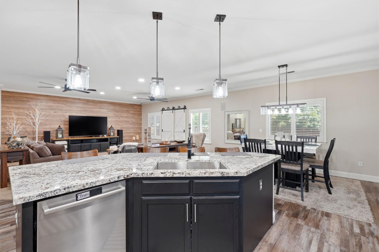 626 W Lake St, Kingsburg, CA 93631