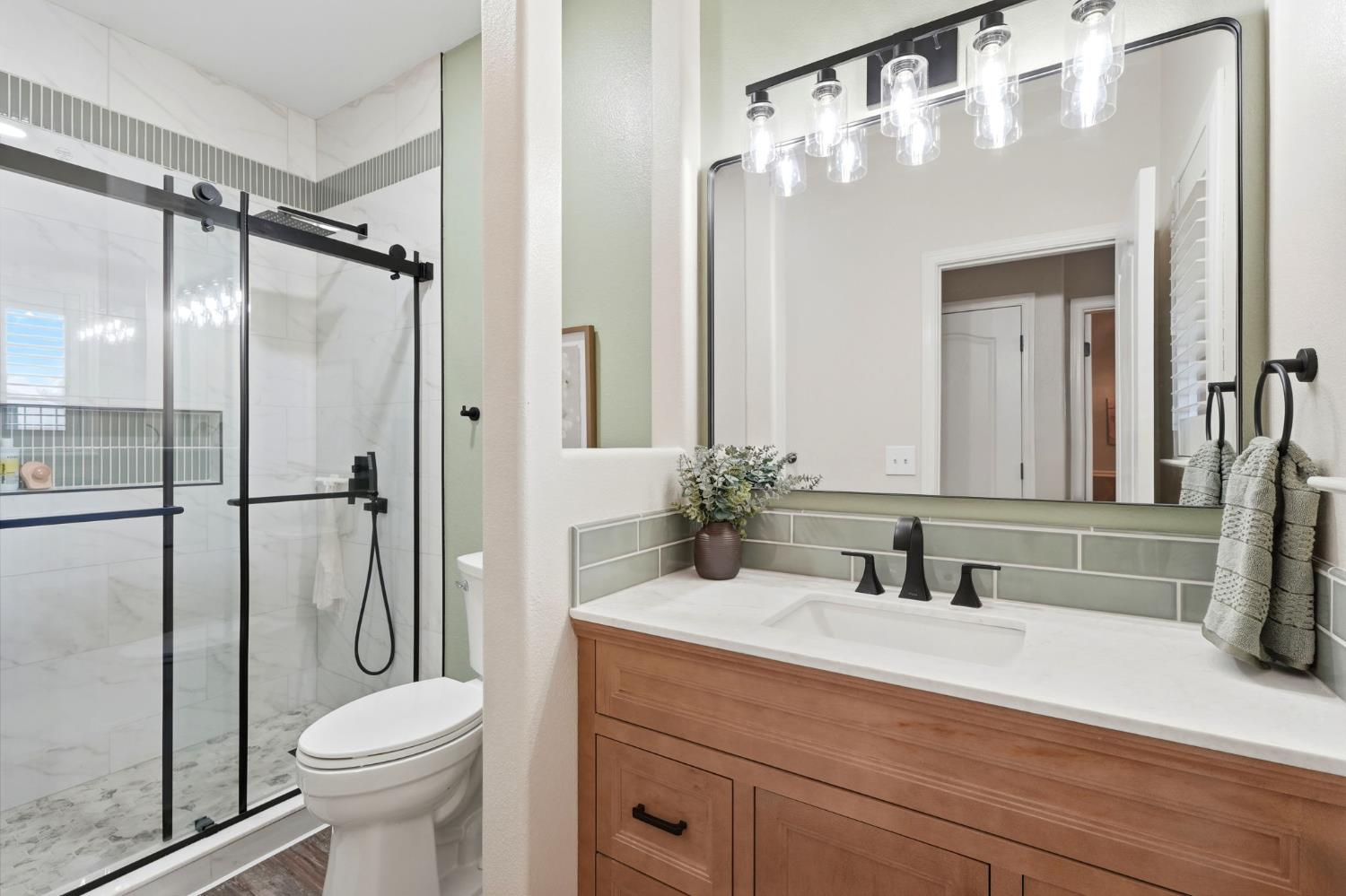 626 W Lake St, Kingsburg, CA 93631