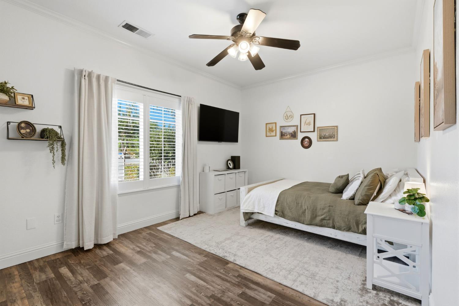 626 W Lake St, Kingsburg, CA 93631