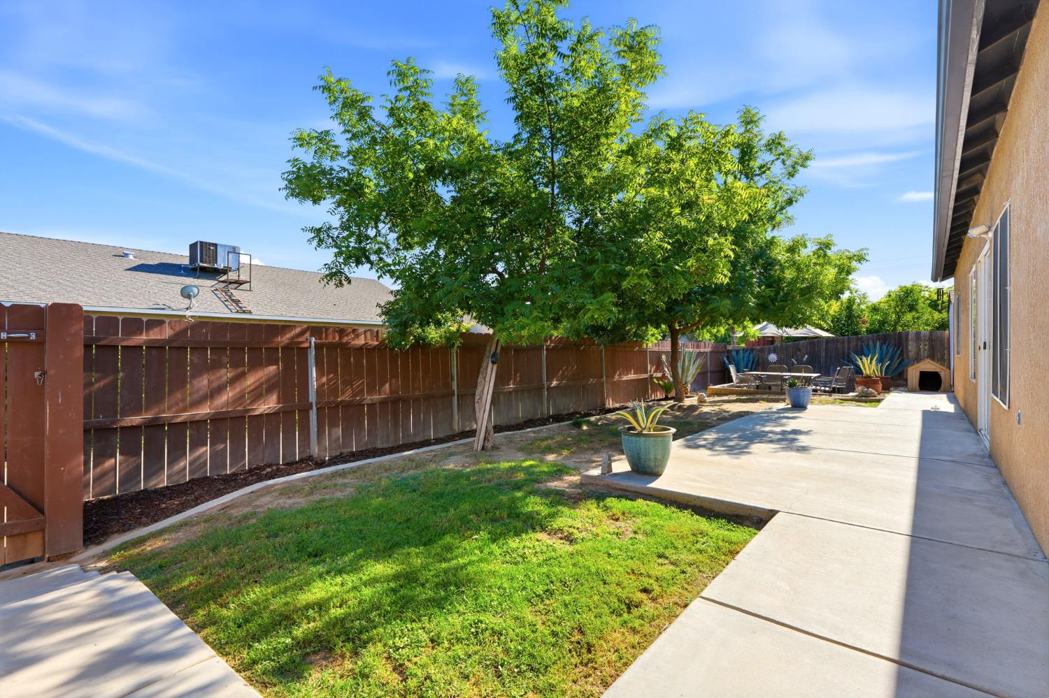 626 W Lake St, Kingsburg, CA 93631