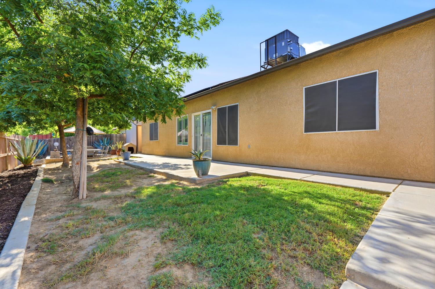 626 W Lake St, Kingsburg, CA 93631