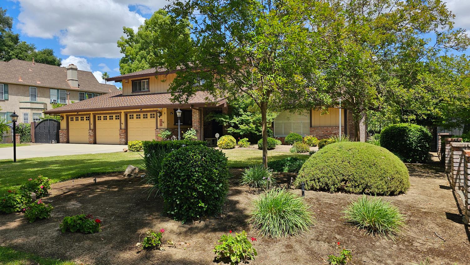 3747 E Huntington Blvd, Fresno, CA 93702