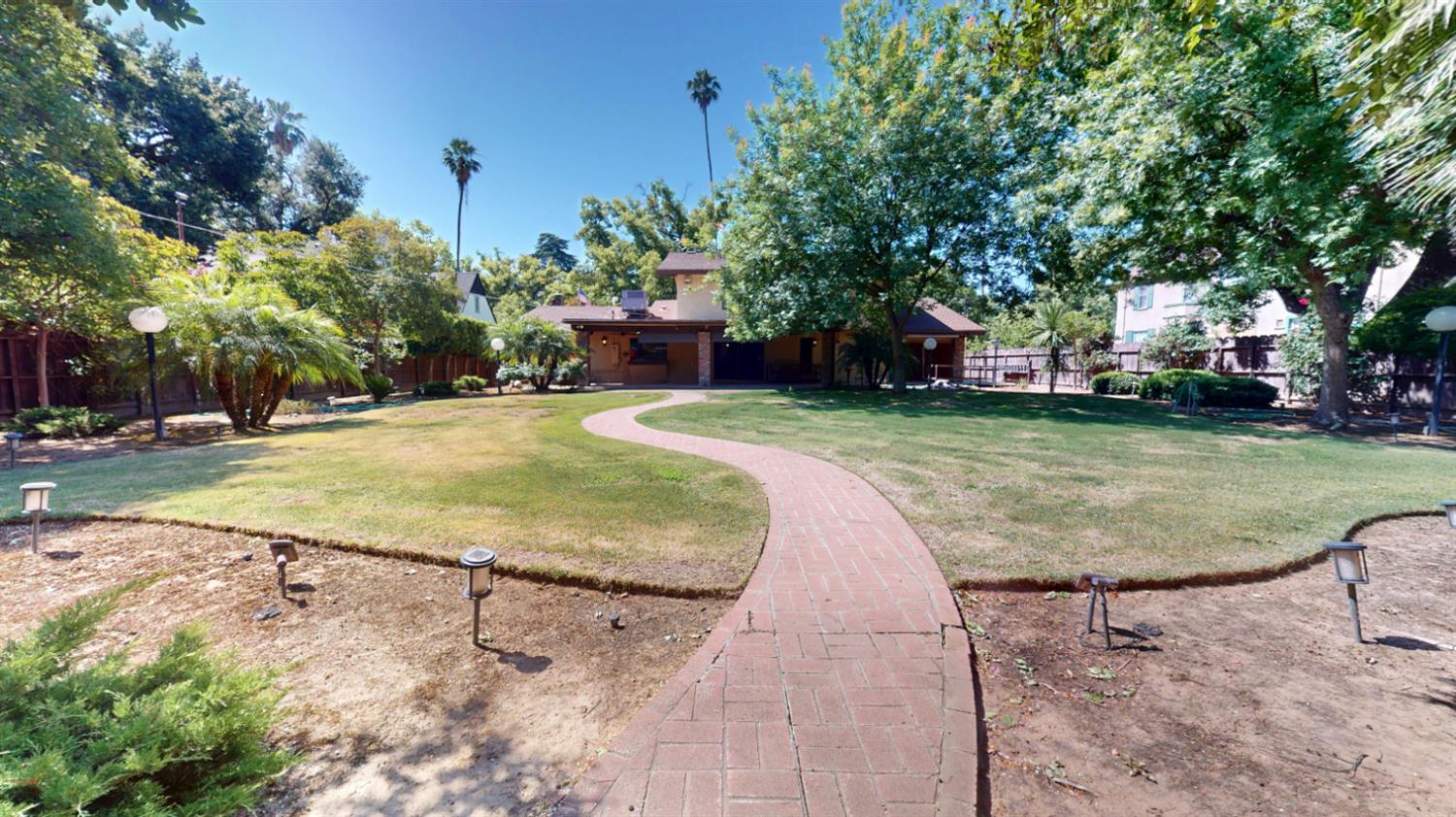 3747 E Huntington Blvd, Fresno, CA 93702