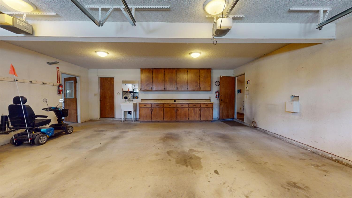 3747 E Huntington Blvd, Fresno, CA 93702