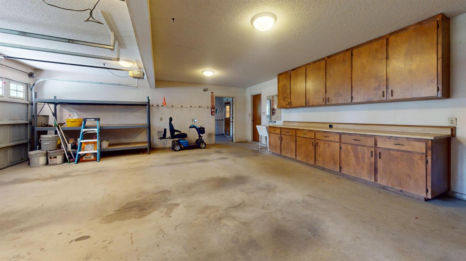 3747 E Huntington Blvd, Fresno, CA 93702
