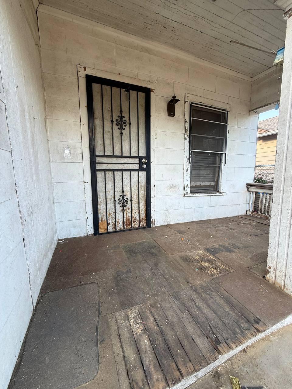 1129 E Nevada Ave, Fresno, CA 93701