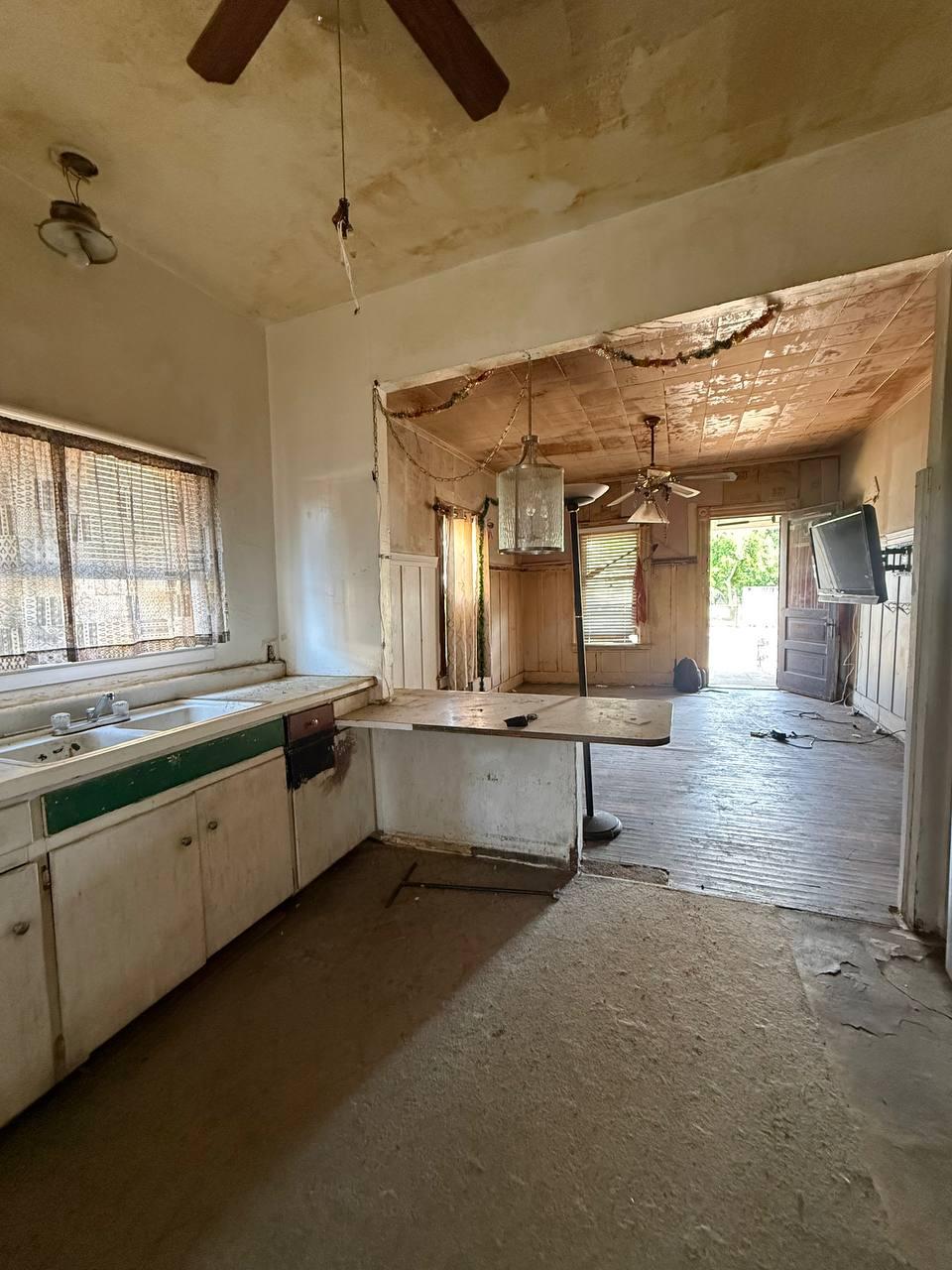 1129 E Nevada Ave, Fresno, CA 93701