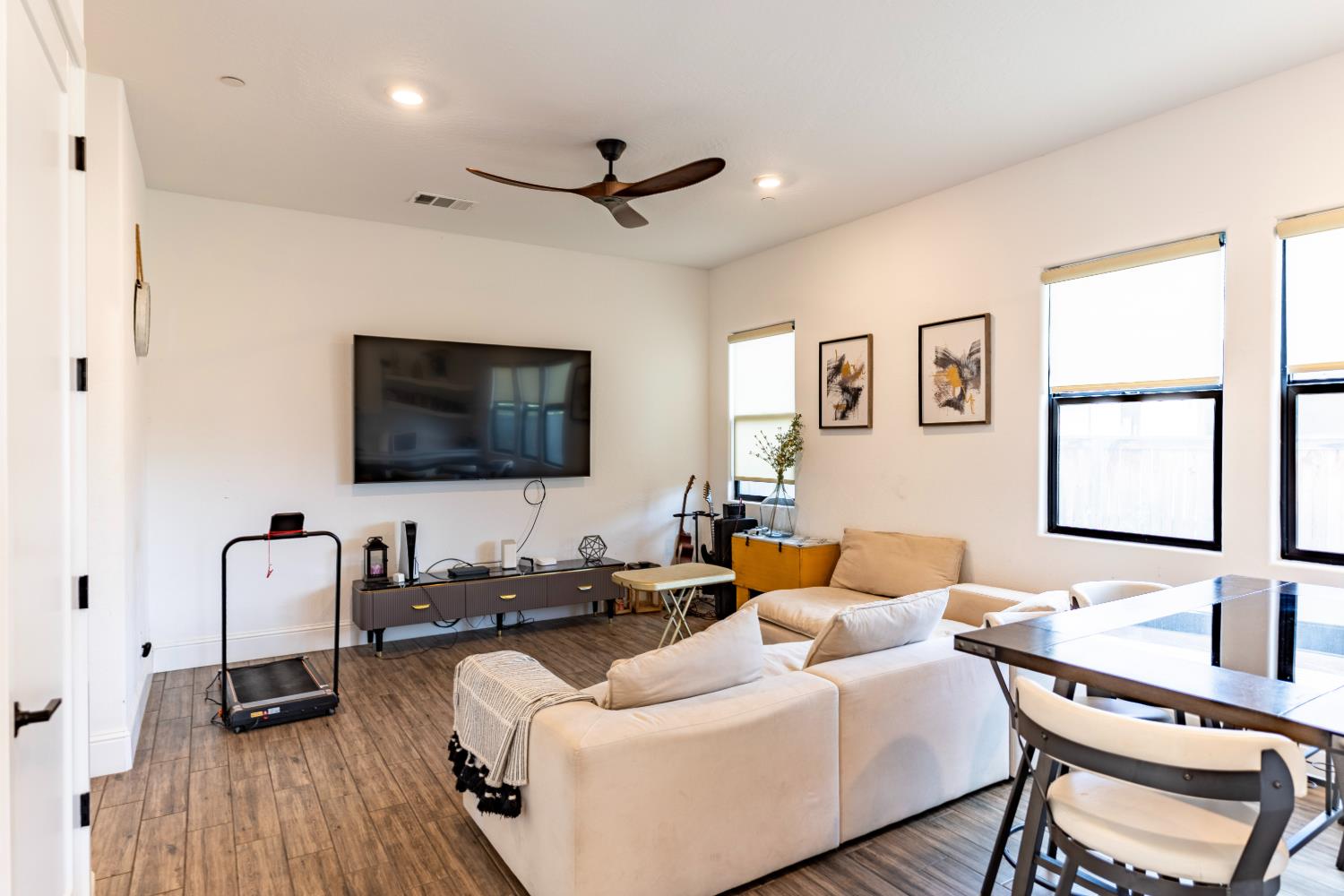 1104 Bloom Ave, Clovis, CA 93619