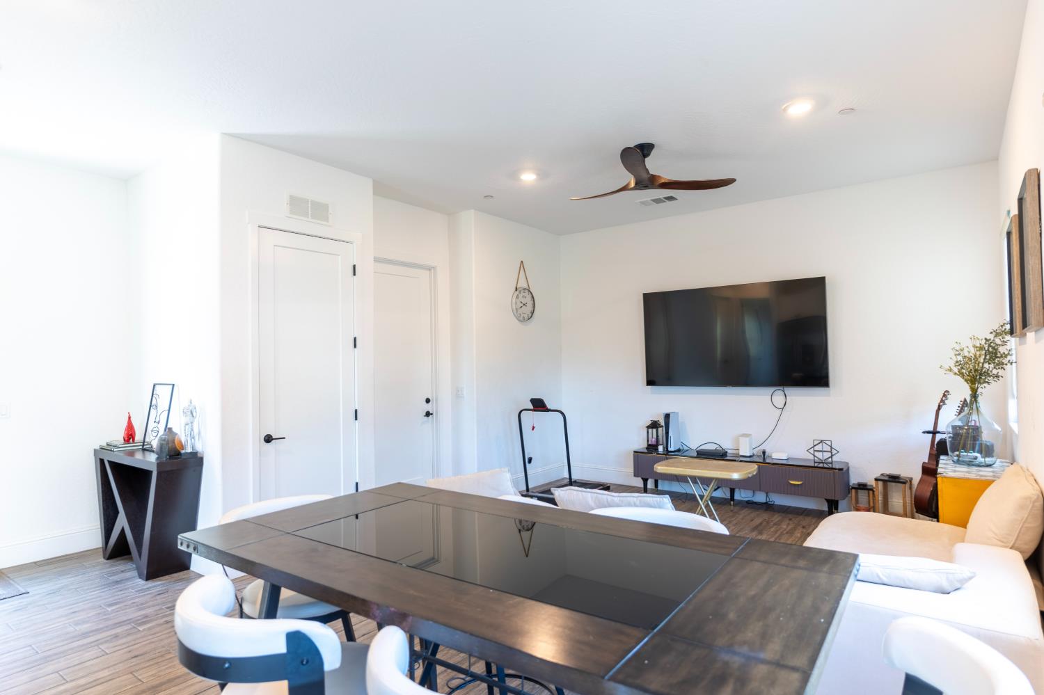 1104 Bloom Ave, Clovis, CA 93619