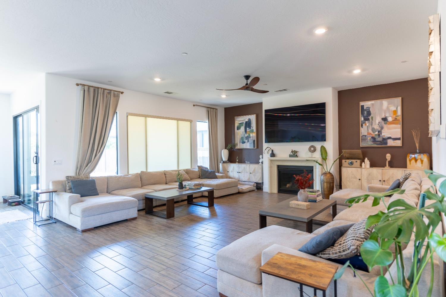 1104 Bloom Ave, Clovis, CA 93619