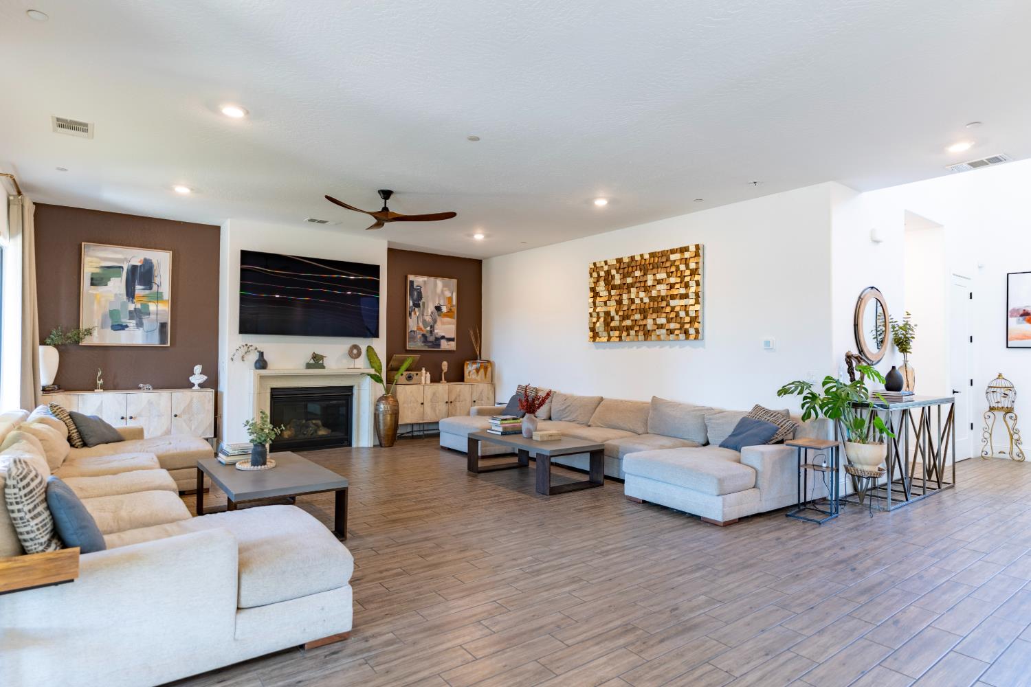 1104 Bloom Ave, Clovis, CA 93619