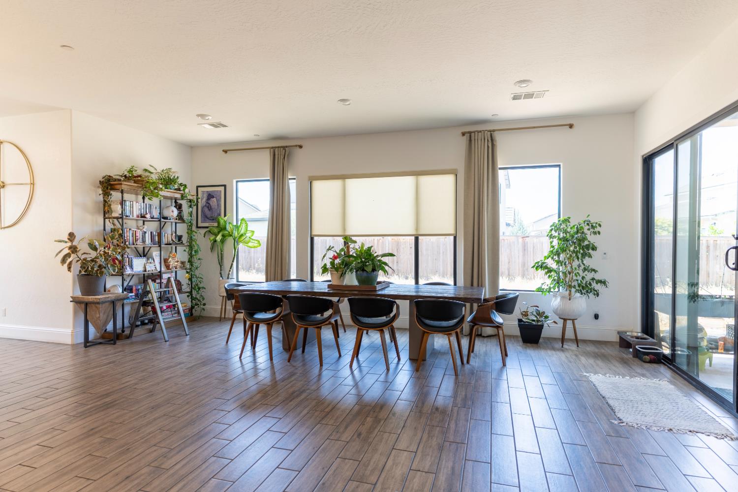 1104 Bloom Ave, Clovis, CA 93619