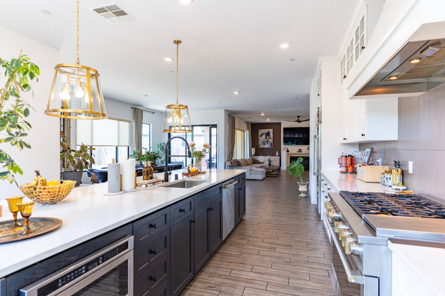 1104 Bloom Ave, Clovis, CA 93619