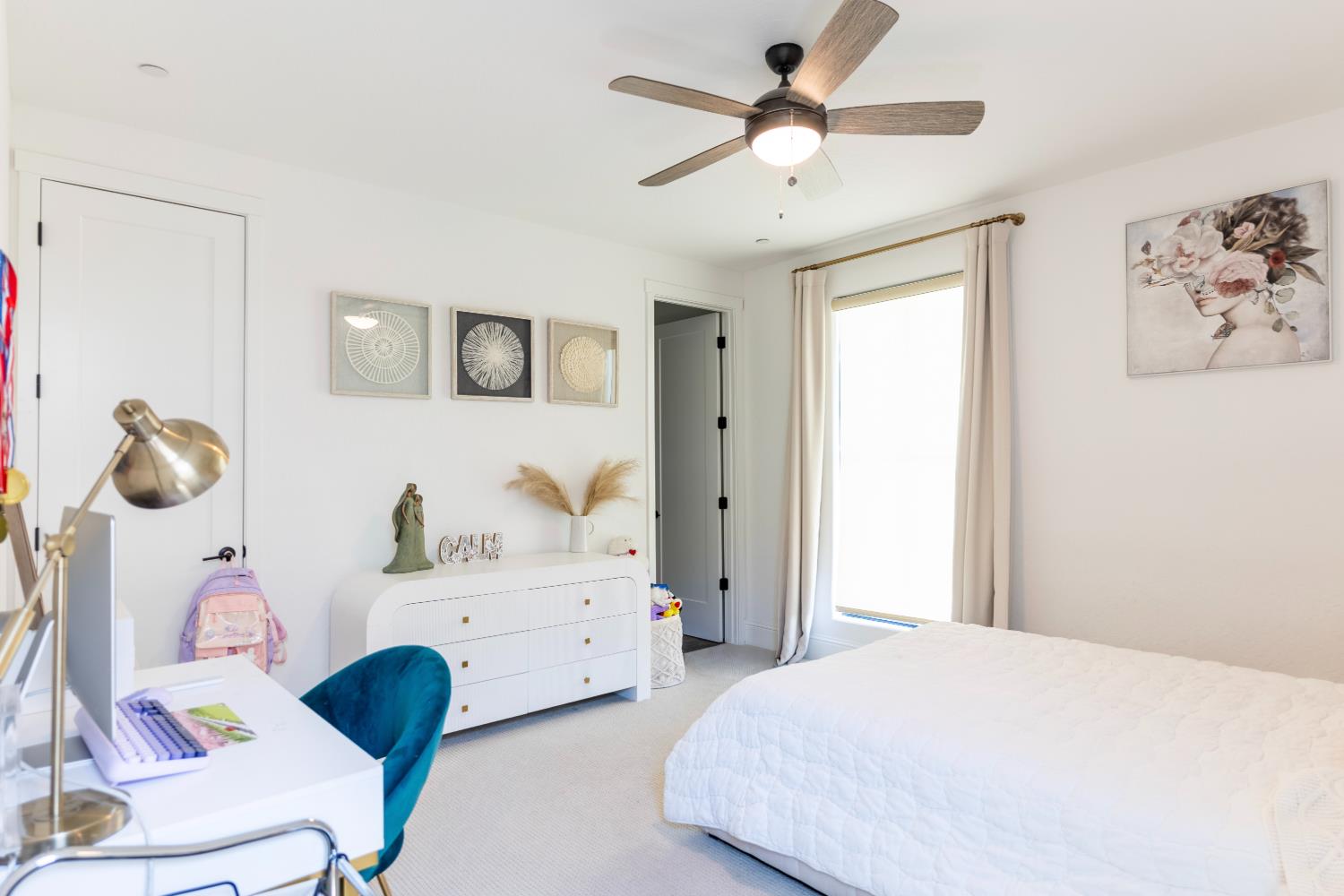 1104 Bloom Ave, Clovis, CA 93619