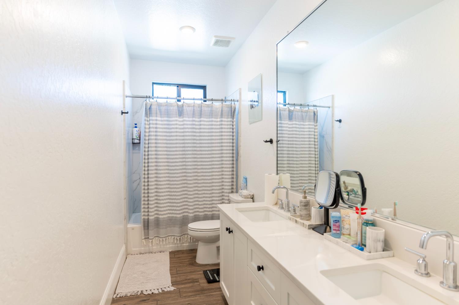 1104 Bloom Ave, Clovis, CA 93619