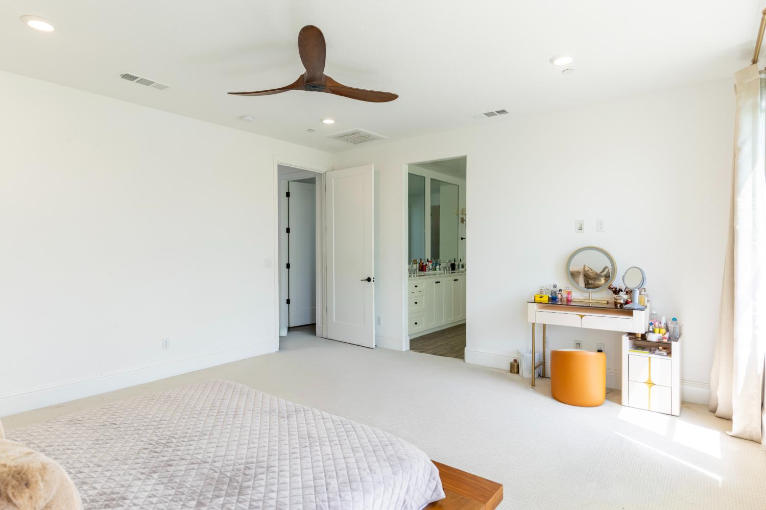 1104 Bloom Ave, Clovis, CA 93619