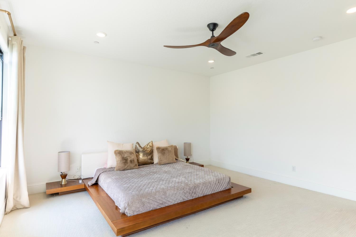1104 Bloom Ave, Clovis, CA 93619