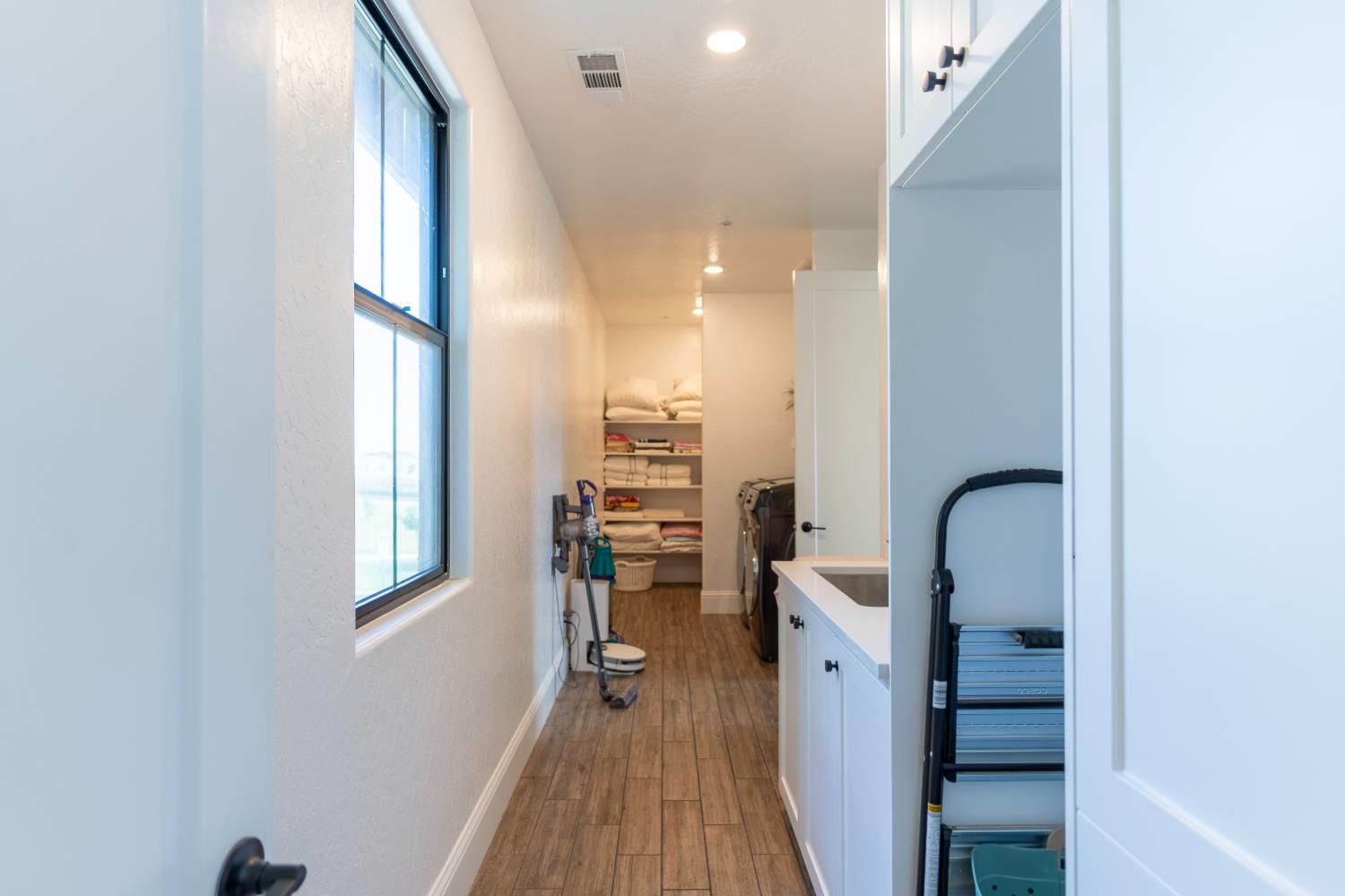 1104 Bloom Ave, Clovis, CA 93619
