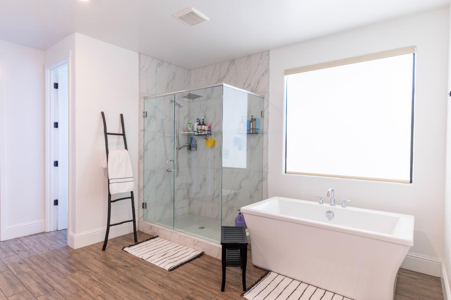 1104 Bloom Ave, Clovis, CA 93619