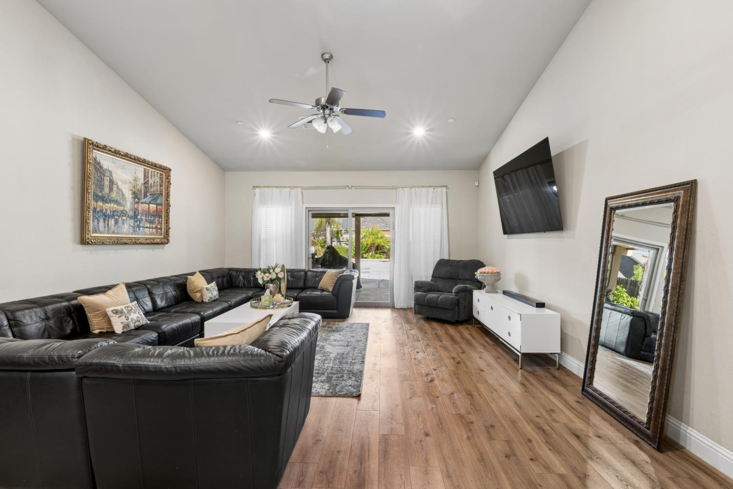 5239 N Bonta Ave, Fresno, CA 93723