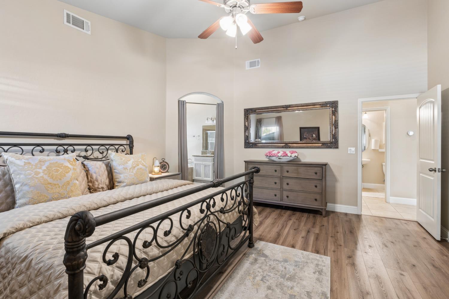 5239 N Bonta Ave, Fresno, CA 93723