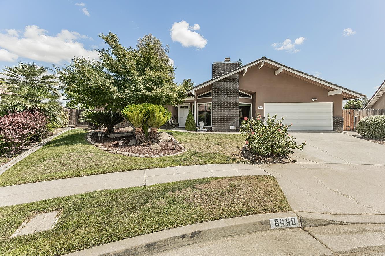 6688 N Bendel Ave, Fresno, CA 93722
