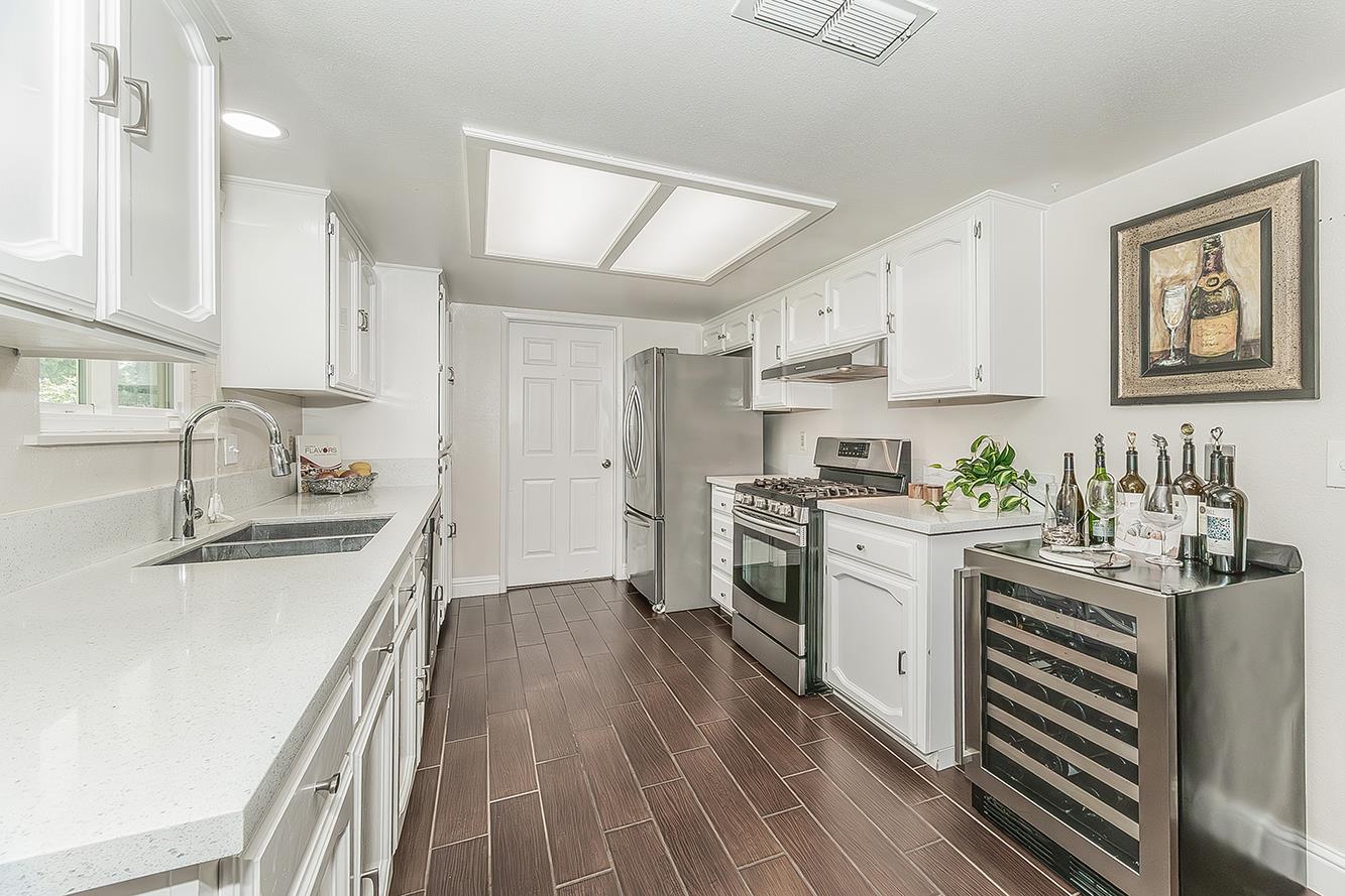 6688 N Bendel Ave, Fresno, CA 93722