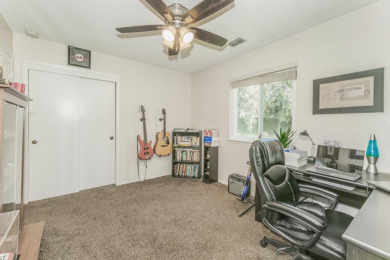 6688 N Bendel Ave, Fresno, CA 93722