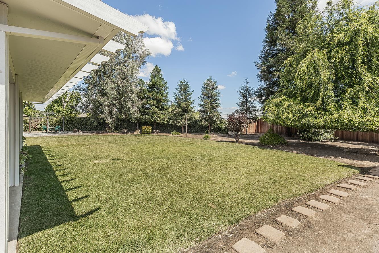 6688 N Bendel Ave, Fresno, CA 93722