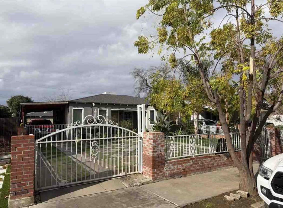 305 N Ferger Ave, Fresno, CA 93701