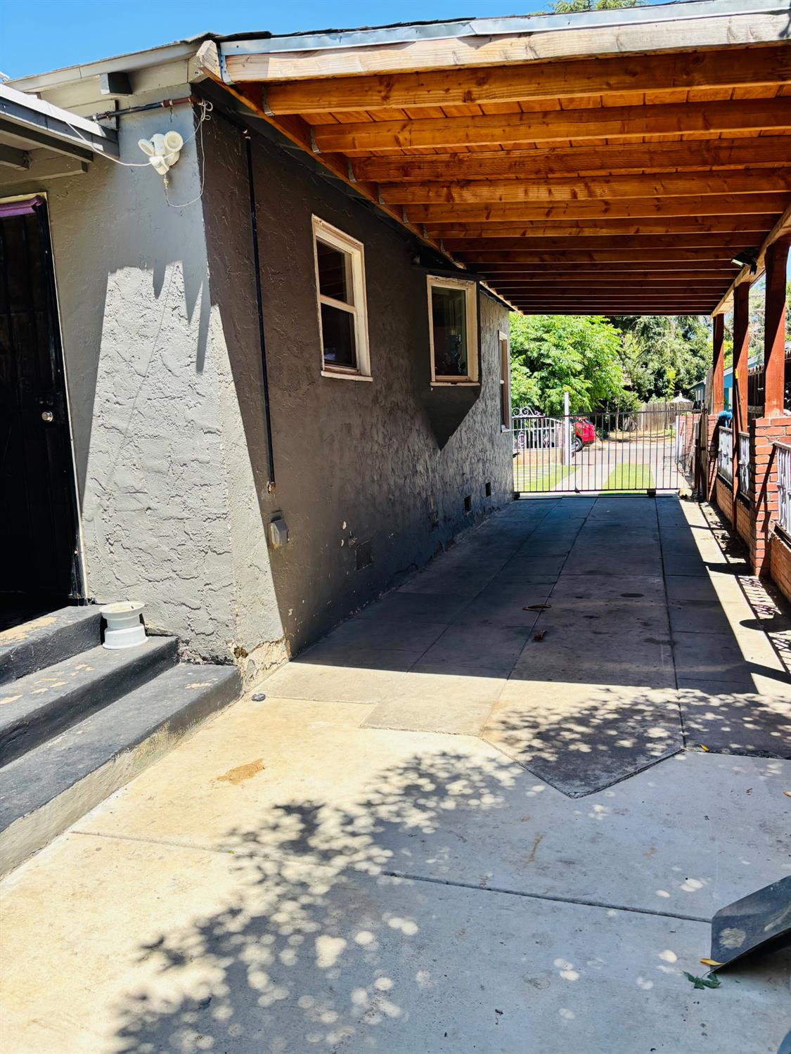 305 N Ferger Ave, Fresno, CA 93701
