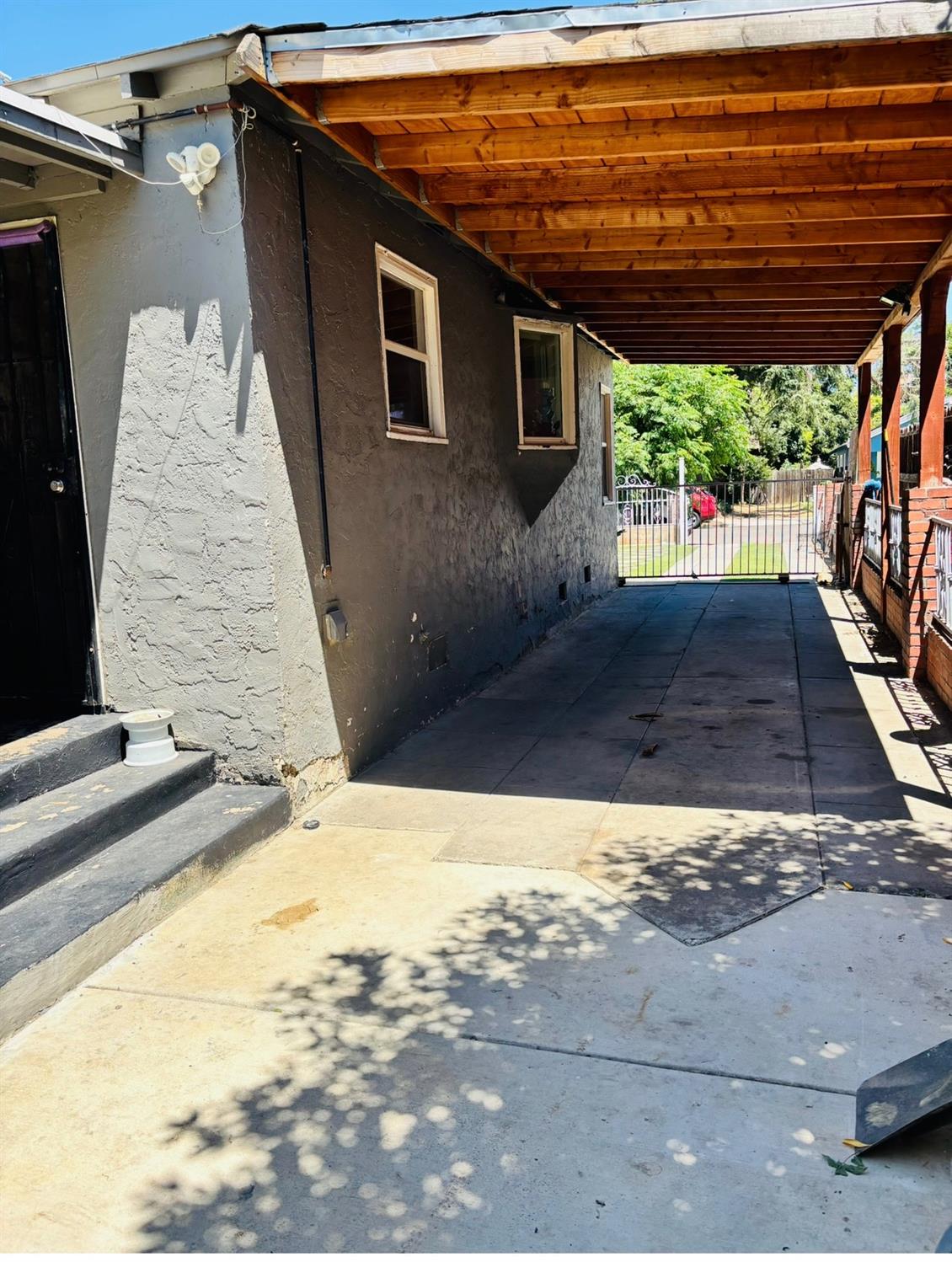 305 N Ferger Ave, Fresno, CA 93701
