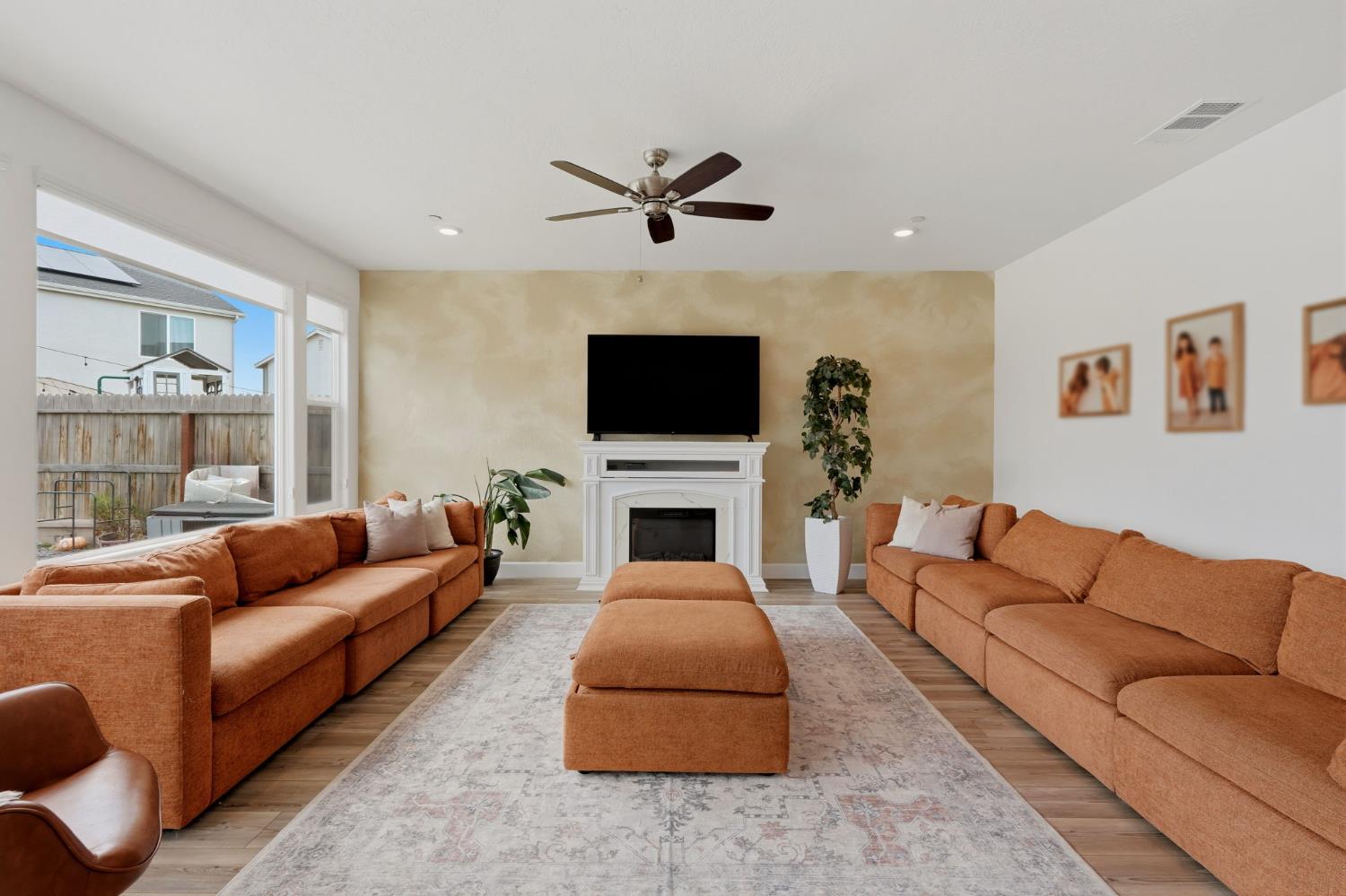3742 N Encina, Visalia, CA 93291