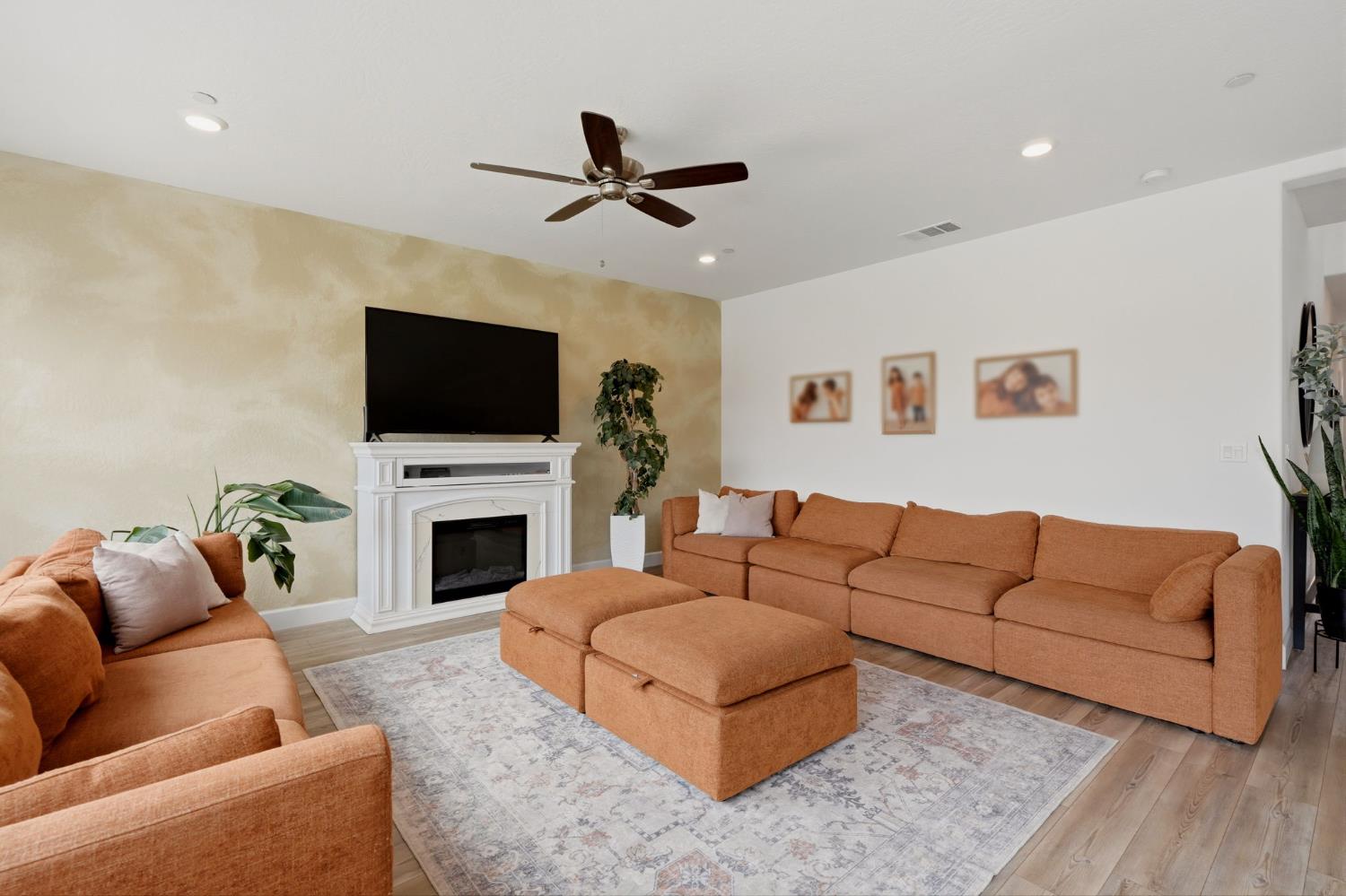 3742 N Encina, Visalia, CA 93291