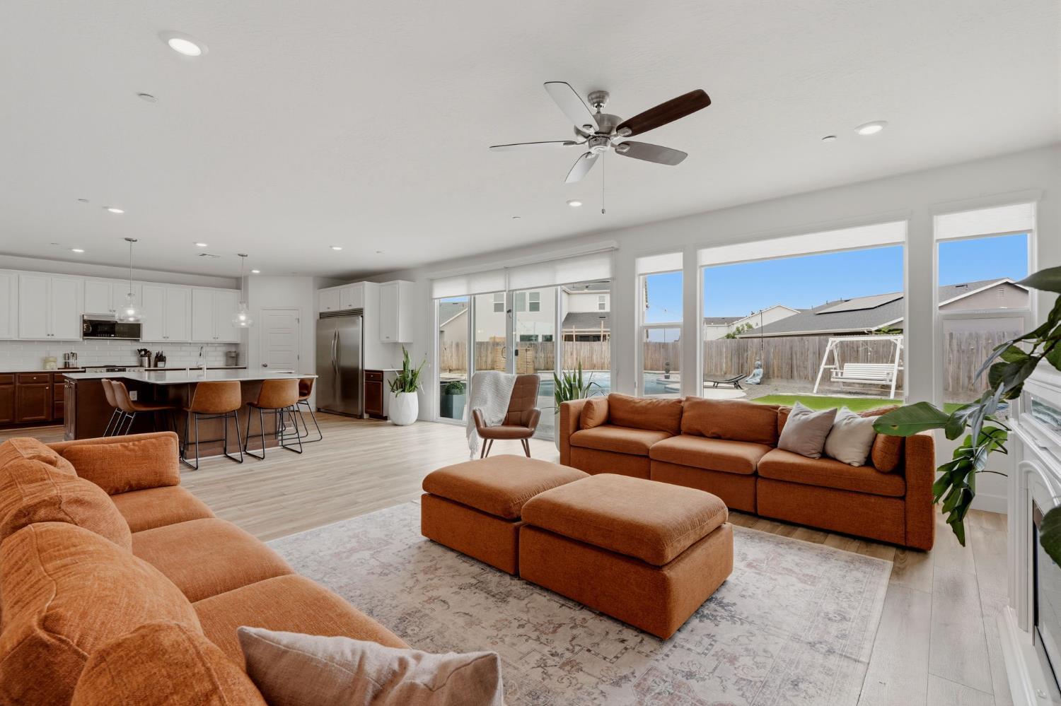 3742 N Encina, Visalia, CA 93291