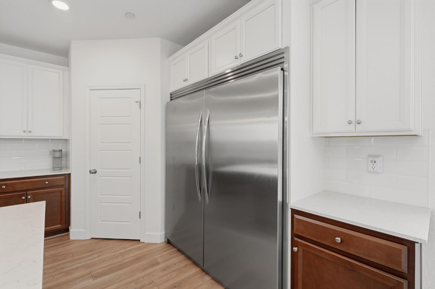 3742 N Encina, Visalia, CA 93291