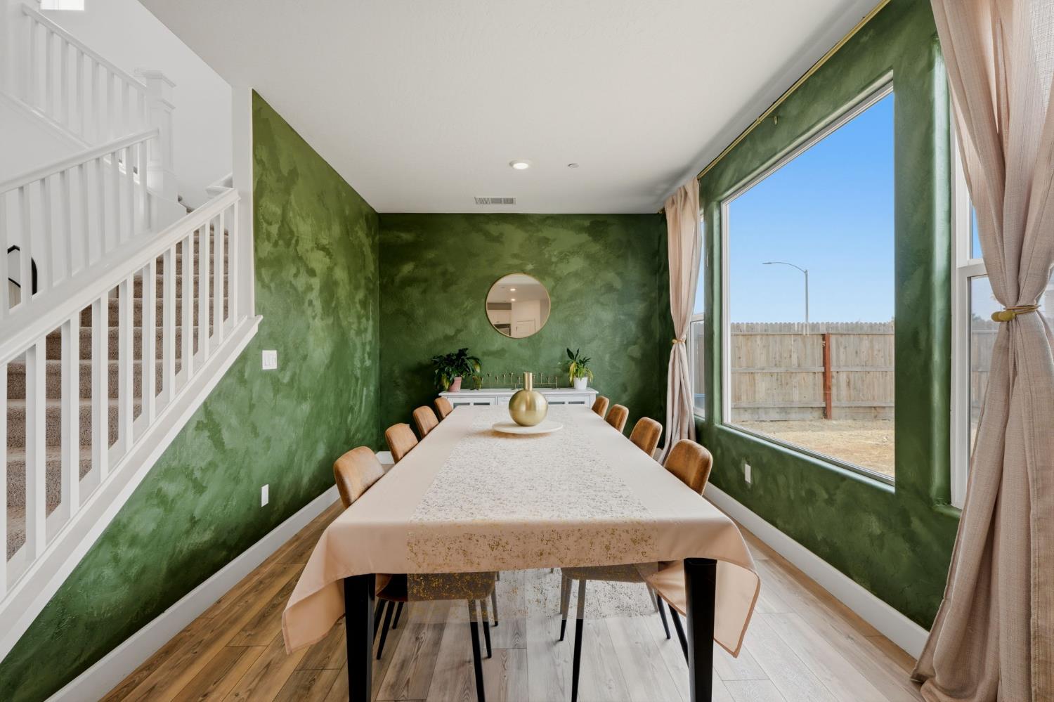 3742 N Encina, Visalia, CA 93291