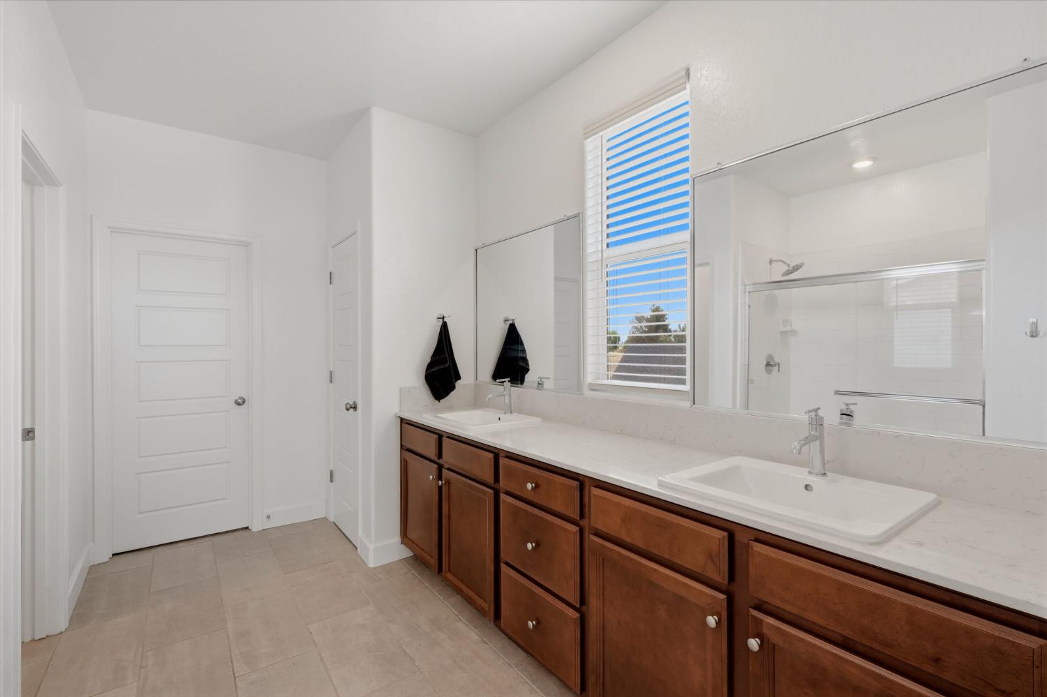 3742 N Encina, Visalia, CA 93291