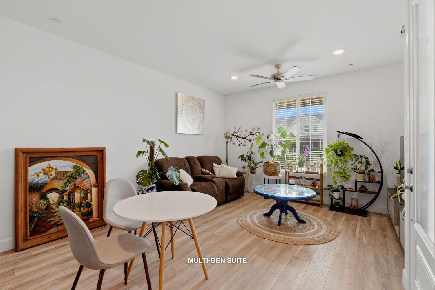 3742 N Encina, Visalia, CA 93291
