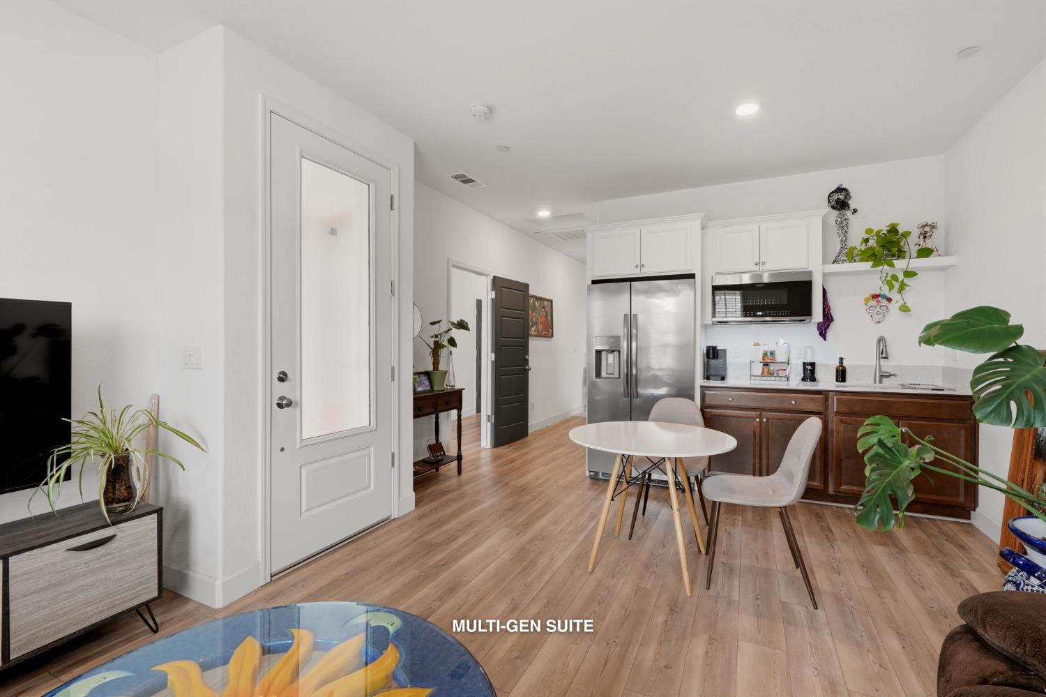 3742 N Encina, Visalia, CA 93291