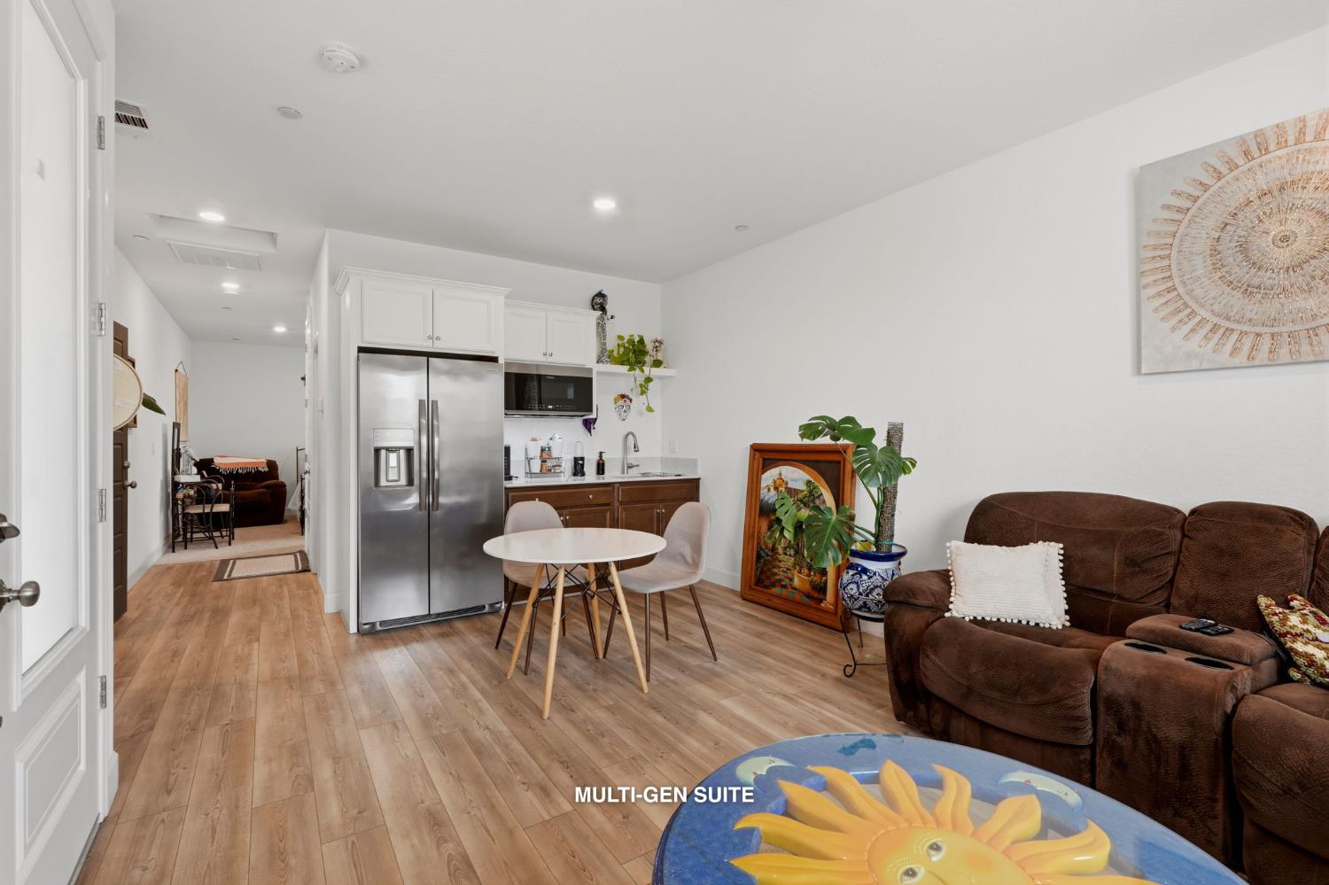 3742 N Encina, Visalia, CA 93291
