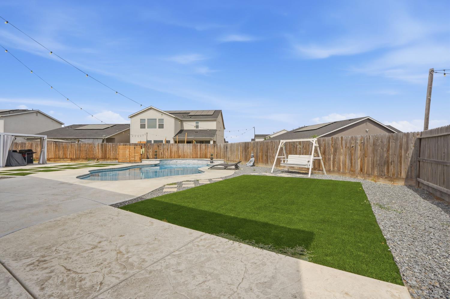 3742 N Encina, Visalia, CA 93291