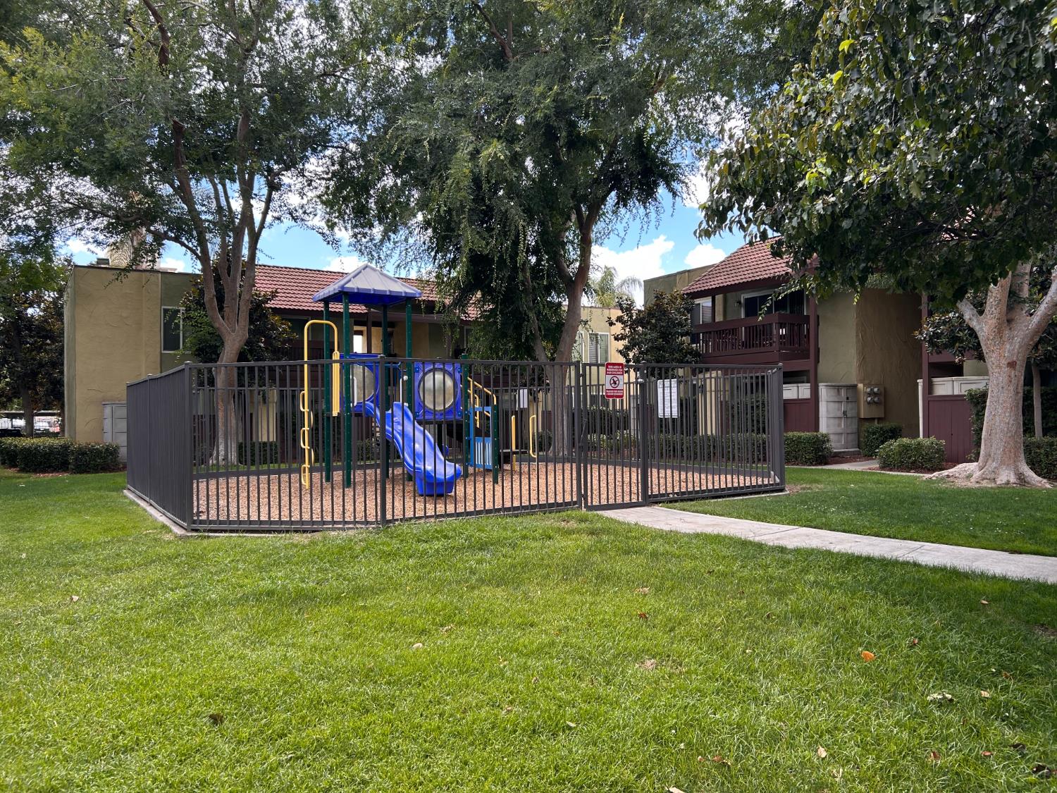 2881 Huntington Blvd #128, Fresno, CA 93721