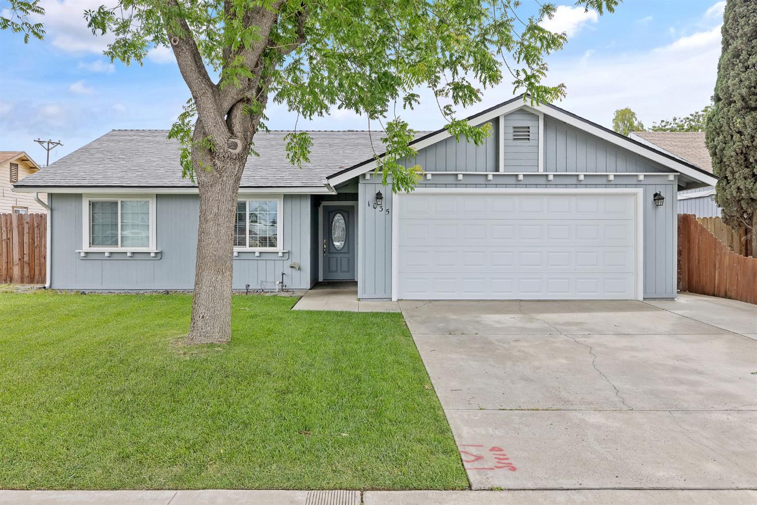 1035 Michelle Ct, Hanford, CA 93230